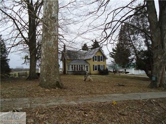369 W Main St, Vermontville, MI 49096