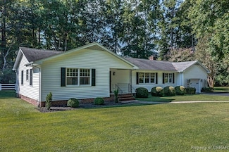 35 Powhatan Rd, Kilmarnock, VA 22482