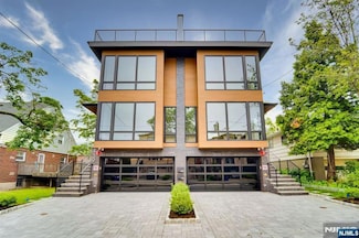 441 Elizabeth St, Fort Lee, NJ 07024