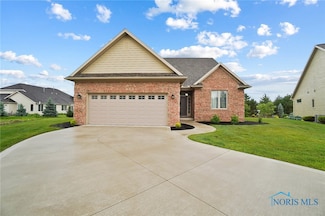 1635 Winterwood Ct, Bowling Green, OH 43402