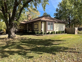 11907 W 49th Place, Shawnee, KS 66216