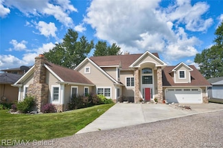 11472 Moffett Ct, Fenton, MI 48430