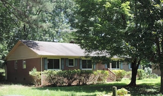 109 Hillcrest Ln, Kenbridge, VA 23944