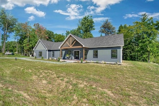 8 Greenwood Ln, Sunapee, NH 03782