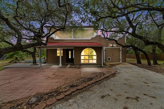 44 12th St, Rockport, TX 78382