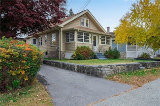 58 Cranston St, Woonsocket, RI 02895