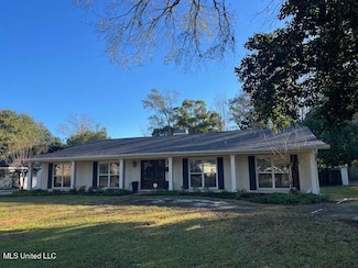 1014 Eastwood St, Pascagoula, MS 39567
