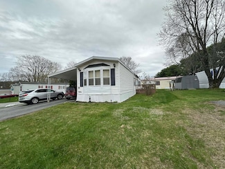 14 Autumn Ln, Lewiston, ME 04240