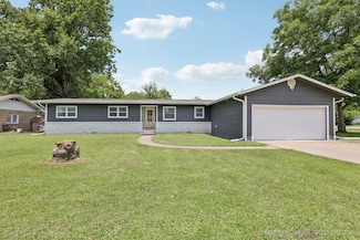 717 SE 11th St, Pryor, OK 74361