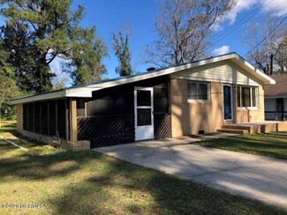 211 E Bell St, Tabor City, NC 28463