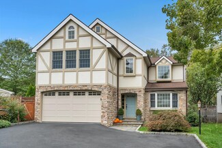 23 Griffith Rd, Riverside, CT 06878