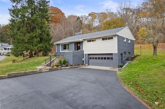 16 Rhodes Ave, Sewickley, PA 15143