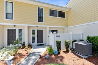 7855 La Sierra Ct, Jacksonville, FL 32256