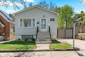 6331 W Cornelia Ave, Chicago, IL 60634