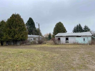 4412 Wickersham Rd, Charlevoix, MI 49720