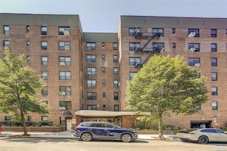 63-84 Saunders St Unit 2G, Rego Park, NY 11374