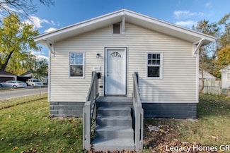 3241 Maffett St, Muskegon, MI 49444