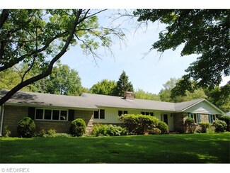 28975 Hidden Valley Dr, Chagrin Falls, OH 44022
