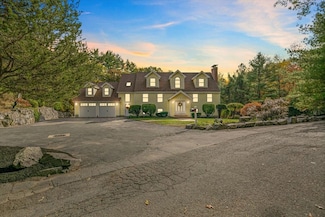 3 Useadoor St, Middleton, MA 01949