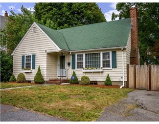 39 Lawrence St, Wakefield, MA 01880
