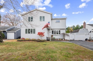 44 E End Ave, Hicksville, NY 11801