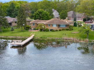 5743 Island View Ct, Waterford, WI 53185