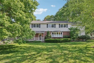 158 Hawthorne Dr, Chagrin Falls, OH 44022