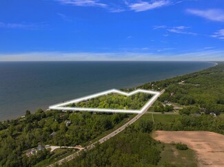 991 Maple Ln, Benton Harbor, MI 49022