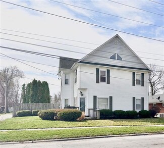 515 S 8th Ave W, Newton, IA 50208