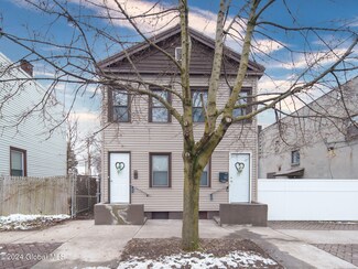 34 112th St, Troy, NY 12182