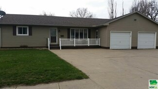 402 1st St, Sergeant Bluff, IA 51054