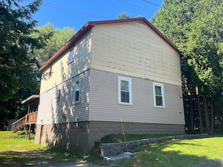 27 Vivian St, Auburn, ME 04210