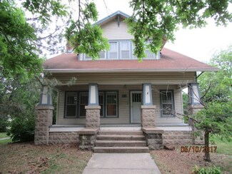 227 S Chestnut St, Douglass, KS 67039