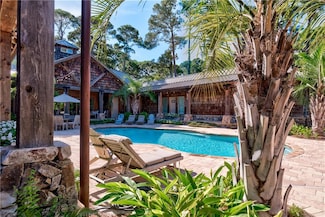 137 Fort Louis Ct, Dauphin Island, AL 36528