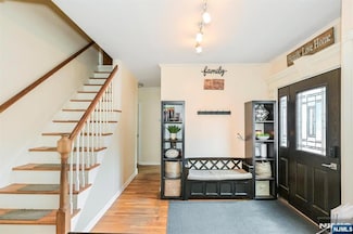 11 Mohawk Ave, Oakland, NJ 07436
