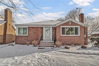 365 Pine Ridge Rd, Buffalo, NY 14225