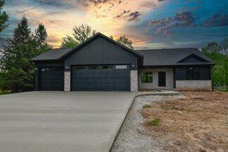 N4775 Largo Ln, Krakow, WI 54137