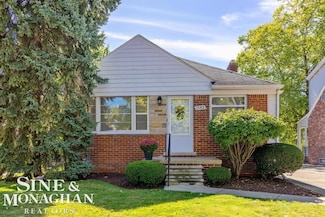1793 Roslyn Rd, Grosse Pointe Woods, MI 48236