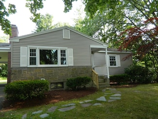 30 Glendale Rd, Amherst, MA 01002
