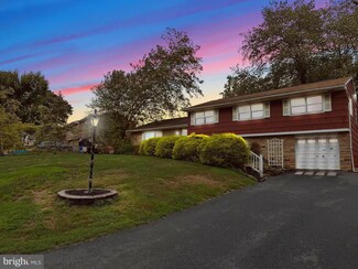 16 Sandy Dr, Morrisville, PA 19067