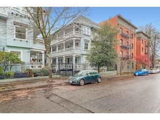 2127 NW Irving St Unit 202, Portland, OR 97210