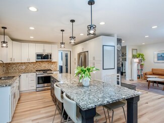 2415 Edgerton St, Saint Paul, MN 55117