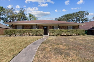 5818 Silver Forest Dr, Houston, TX 77092