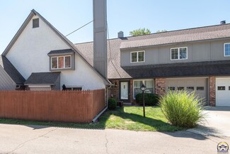 2913 SW Foxcroft 1 Ct, Topeka, KS 66614