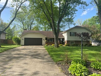 3391 Pebble Creek Dr, Beavercreek, OH 45432