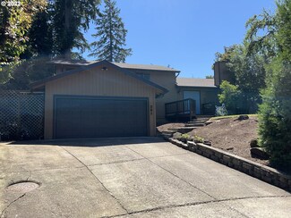 361 S 68th Place, Springfield, OR 97478