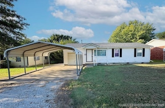 305 E Elm St, Skiatook, OK 74070