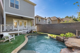 827 W 17th St, Houston, TX 77008