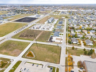 2601 45th Ave S, Grand Forks, ND 58201