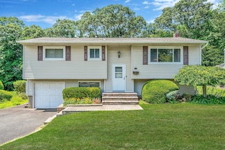 16 Wenmore Rd, ComMacK, NY 11725